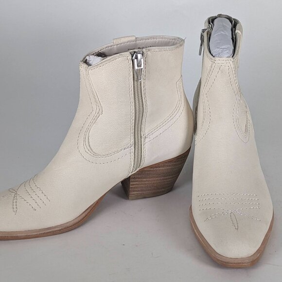 Dolce vita Cream Ankle Boots. Size 6, slight heels for comfort and super cute - Picture 1 of 7